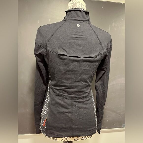 Lululemon 1/4 zip top 001 - Picture 4 of 5